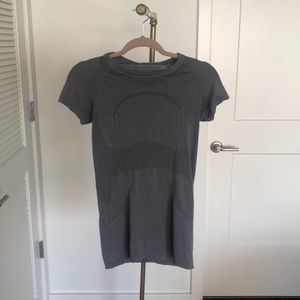 lululemon gray T-shirt